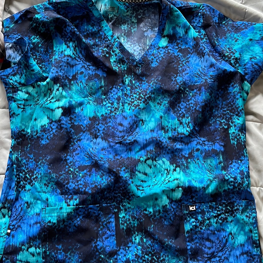 Like new Koi scrub top